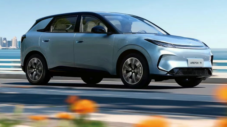 官方指導價6.28-8.78萬元！北汽極狐T1超值上市！